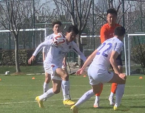 如果罗马不需要通过出售球员换取资金，那么也许沃尔帕托、米索利等球员现在还留在队中。